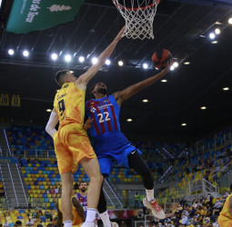 El Barça exhibe músculo, perímetro y armario en Gran Canaria (64-82)