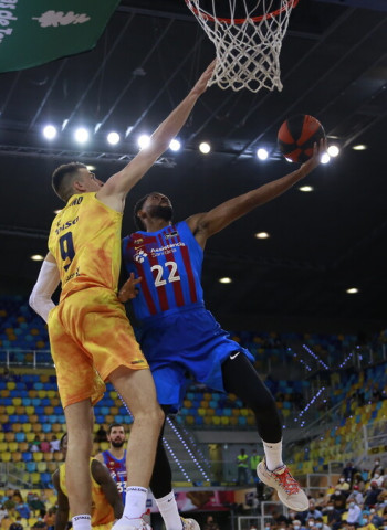 El Barça exhibe músculo, perímetro y armario en Gran Canaria (64-82)