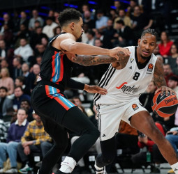 Paris logra remontar en Bolonia, 77-83