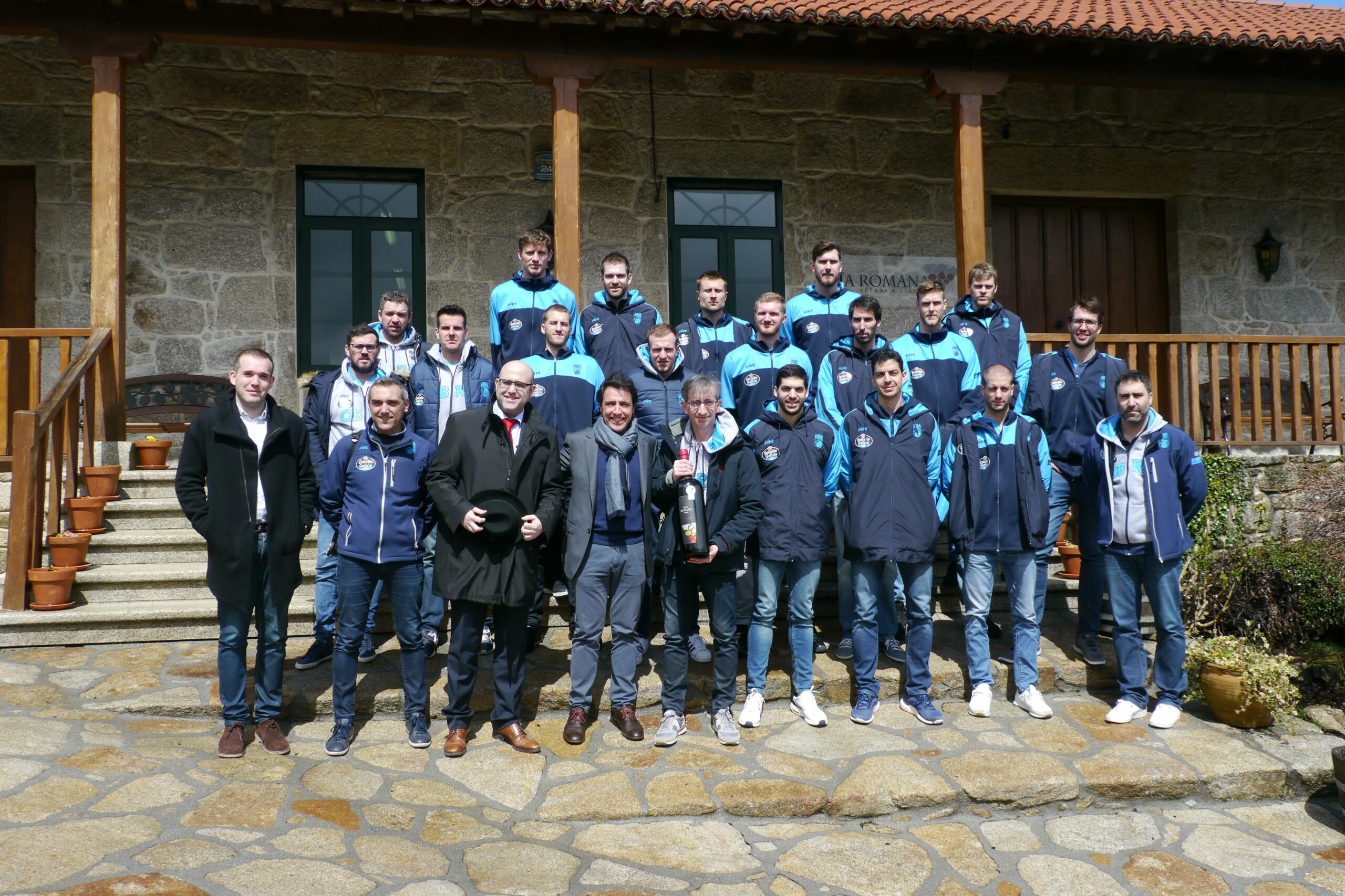 El Monbus Obradoiro visita la bodega Vía Romana, Vino Oficial del club