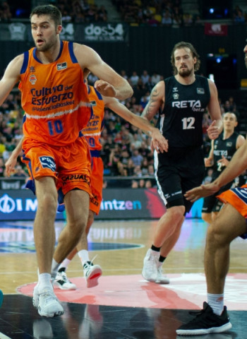 Visita del Valencia Basket a la cancha del RETAbet Bilbao Basket para cerrar la primera vuelta