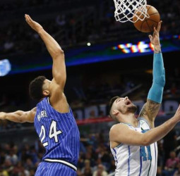 Los Hornets garantizan el contrato de Willy Hernángomez