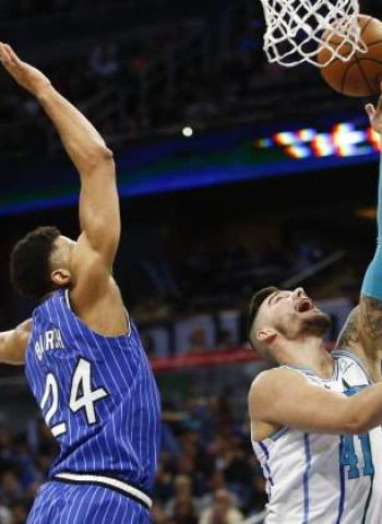 Los Hornets garantizan el contrato de Willy Hernángomez