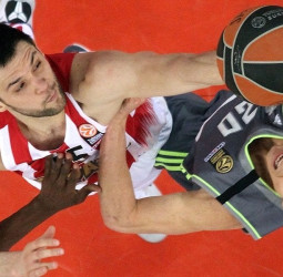 Olympiacos, fuera de los playoffs once años después