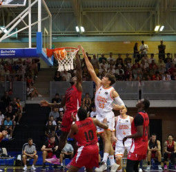 Triunfo del Valencia Basket ante UCAM Murcia en el tercer test de pretemporada (85-83)