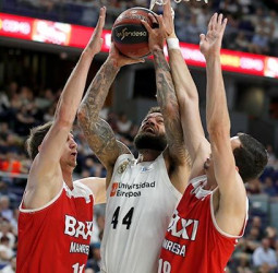 El Real Madrid se adelanta en el playoff ante el Manresa (98-75)