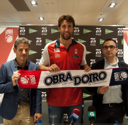 Nacho Llovet: “Creo que venir al Obradoiro será un paso positivo para mi carrera deportiva”