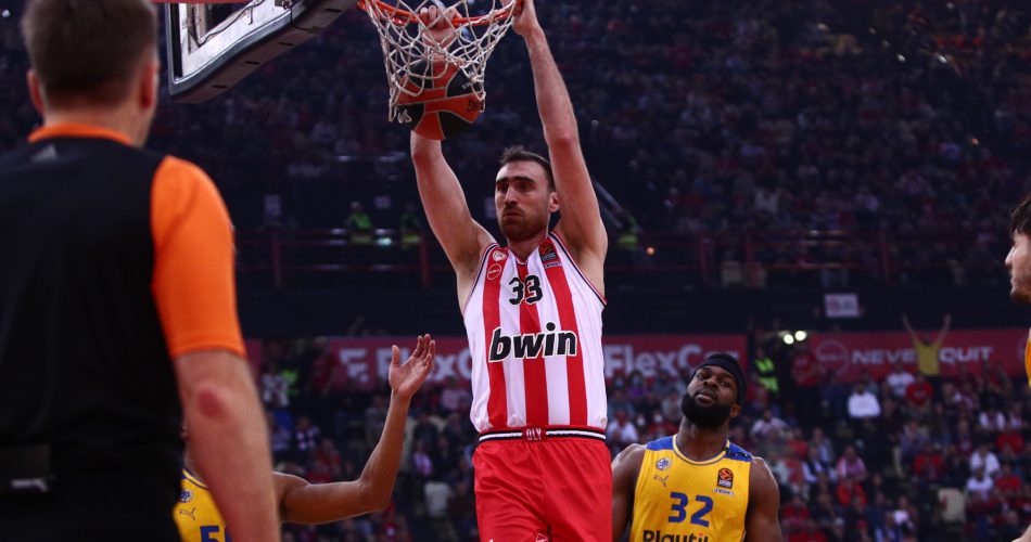 Nikola Milutinov decide renovar con el Olympiacos