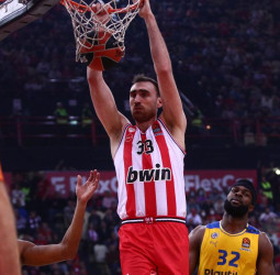 Nikola Milutinov decide renovar con el Olympiacos