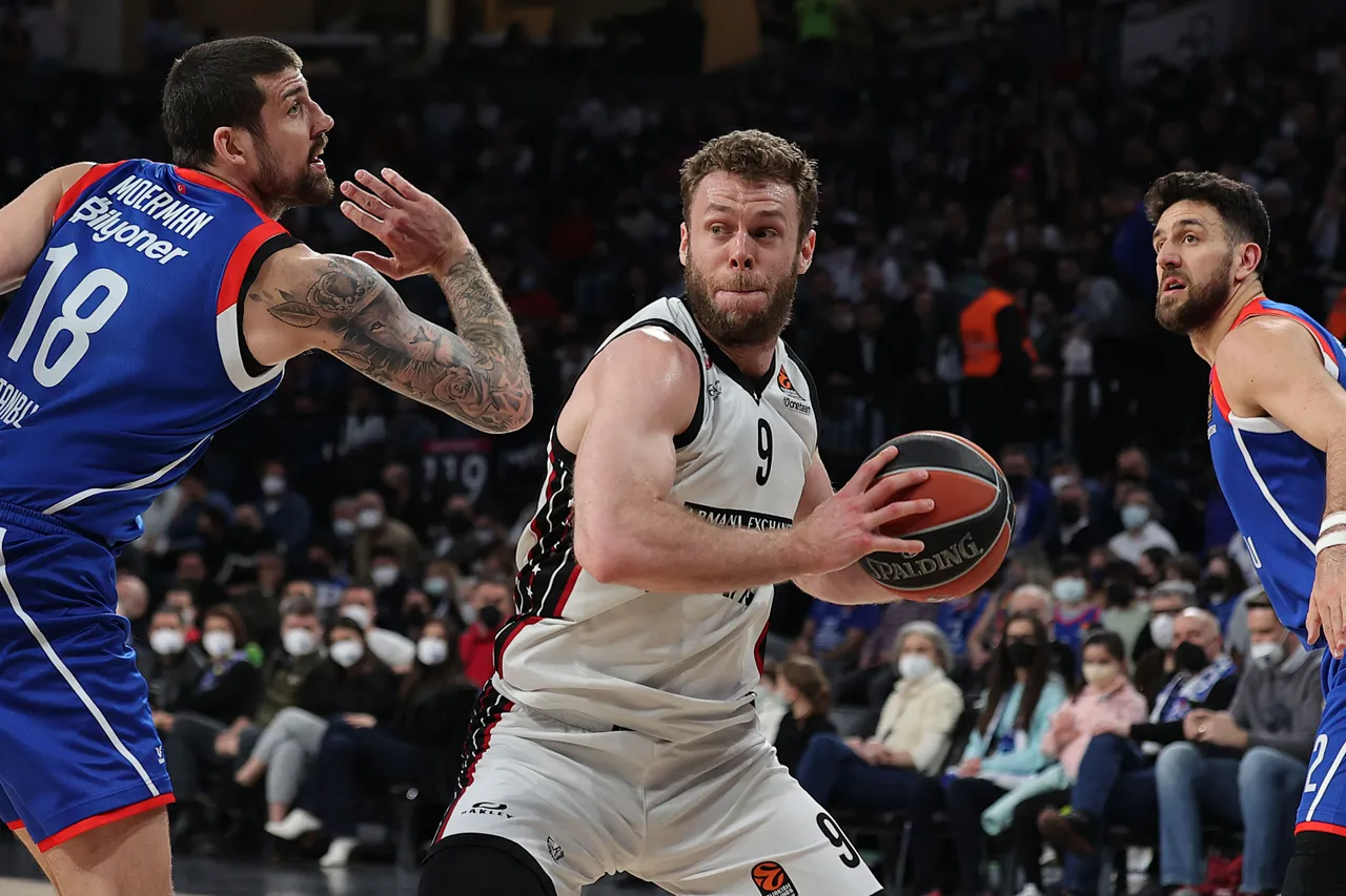 Armani Milán se asegura el factor cancha en el playoff (77-83)