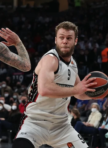 Armani Milán se asegura el factor cancha en el playoff (77-83)