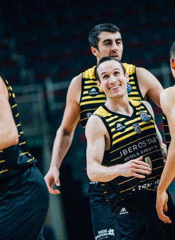 El Iberostar Tenerife firma otra gran remontada para seguir invicto (64-68)