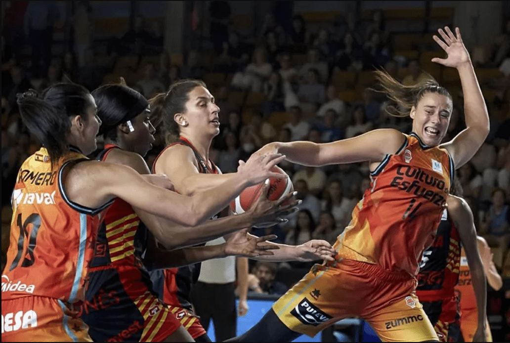 La nueva versión del Spar Girona levanta su tercera Supercopa (70-65)