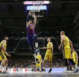 El FC Barcelona, primer finalista de la Copa del Rey. Gran trabajo coral de los azulgranas (92-86)