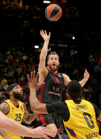 El Armani Milán inflige la primera derrota del Barcelona (83-70)