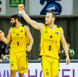 Iberostar Tenerife gana ante Joventut con Marcelinho Huertas al rescate (96-90)