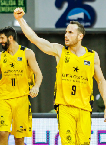Iberostar Tenerife gana ante Joventut con Marcelinho Huertas al rescate (96-90)