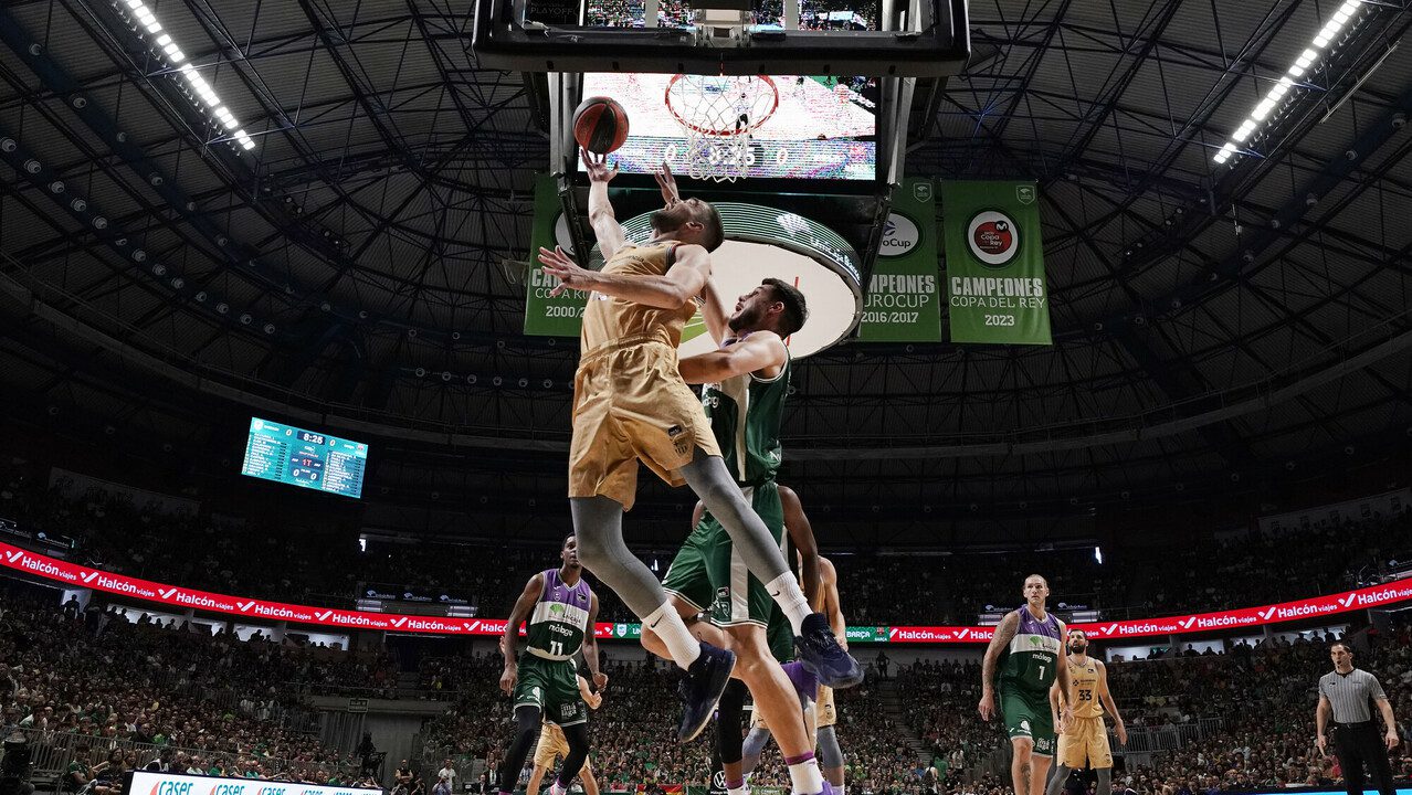 Barça devuelve el golpe a Unicaja y se sitúa a un paso de la final (79-90)