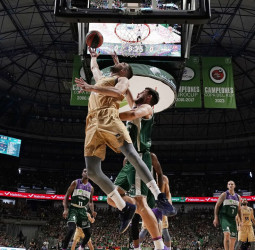 Barça devuelve el golpe a Unicaja y se sitúa a un paso de la final (79-90)