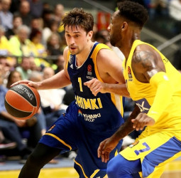 Shved hace enmudecer Tel Aviv (91-94)