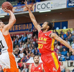 El UCAM Murcia se da un festín en casa (99-75)