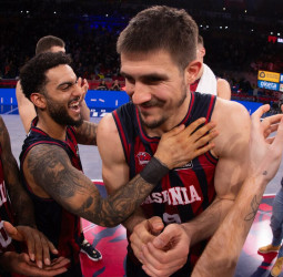 El Baskonia supera al Tenerife en una exhibición conjunta en el triple, 104-100