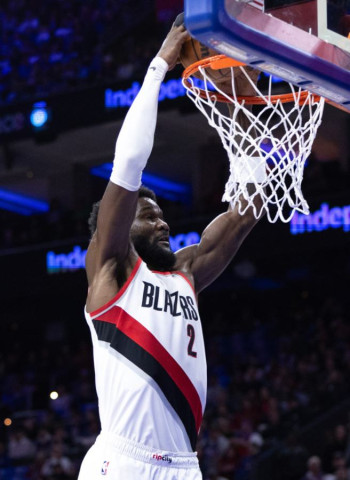 Los Lakers, favoritos para firmar a Deandre Ayton