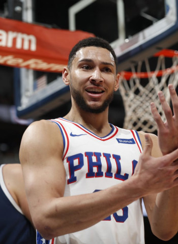 Embiid lidera y mantiene a los Sixers invictos en su casa