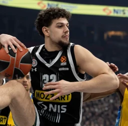 Partizan remonta de una desventaja de 24 puntos para vencer a Maccabi, 88-79