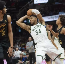 Antetokounmpo y Lillard fueron una pesadilla para los Cavaliers