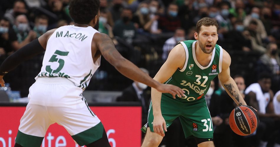 Janis Strelnieks apunta al Monbus Obradoiro