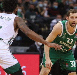 Janis Strelnieks apunta al Monbus Obradoiro