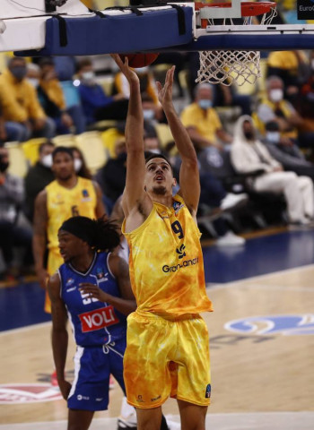 El Gran Canaria rescata el liderato en solitario (84-64)