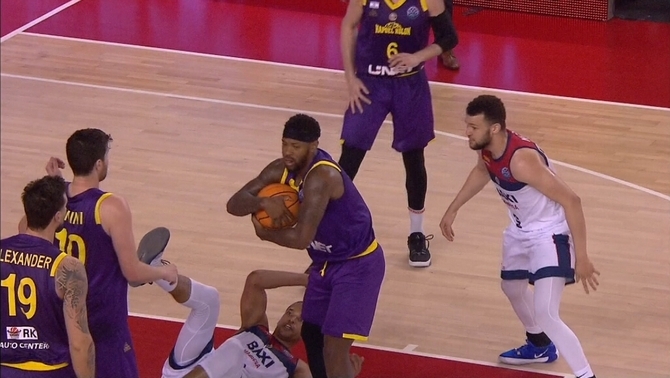 El Baxi Manresa se queda a un paso de completar la remontada (65-67)