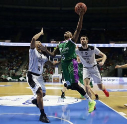 Increible final del Unicaja Málaga (82-77)