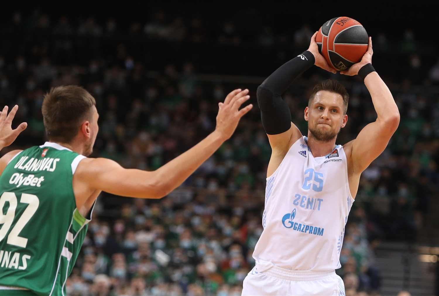 El Panathinaikos se posiciona en el fichaje de Mateusz Ponitka