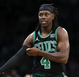 El traspaso de Jrue Holiday cambia de forma por dudas médicas y deja a Boston sin rondas