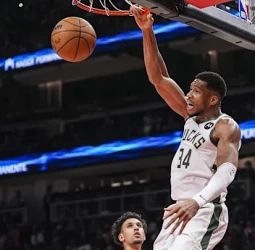 El poder de Giannis diluye la resistencia de los Hawks, 121-127