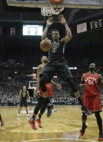 [1-2] Los Bucks arrollan a Toronto y vuelven a dominar la serie (77-104)