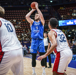 Italia se impone a Gran Bretaña (90-56)