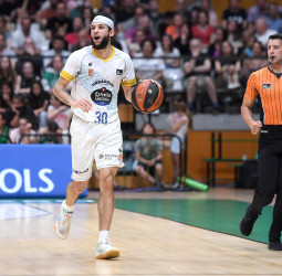 Canadá calidade en Monbus Obradoiro