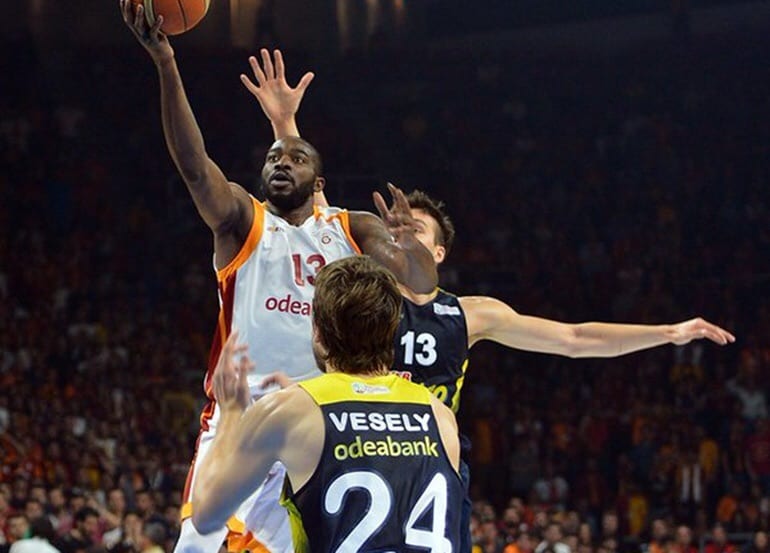 El Galatasaray negocia la renovación de Lasme, McCollum y Schilb