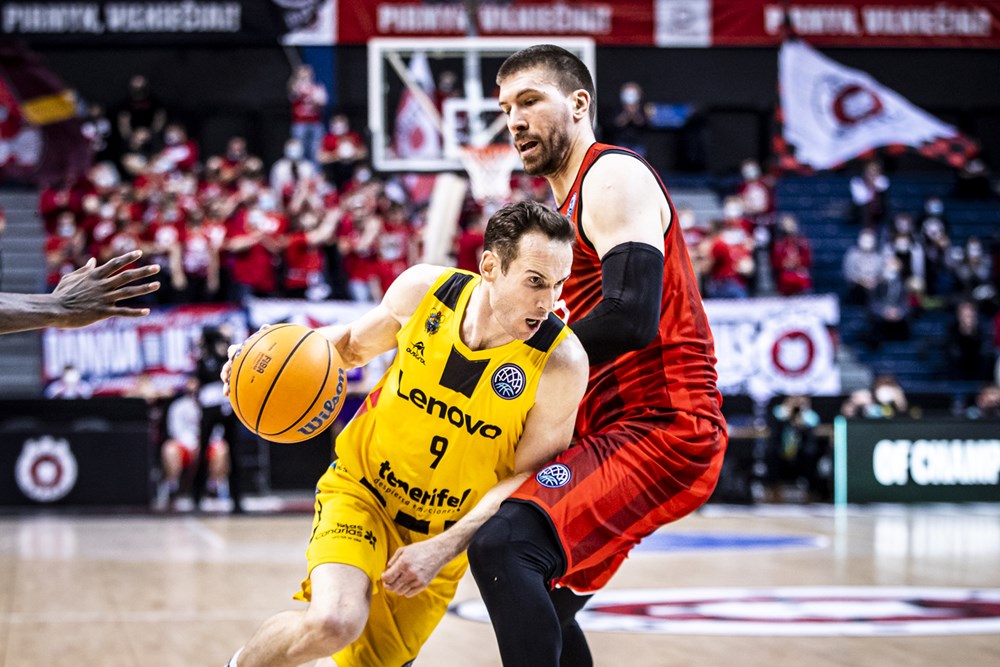 El Lenovo Tenerife se exhibe y sella su pase a cuarto de final de la BCL (64-83)