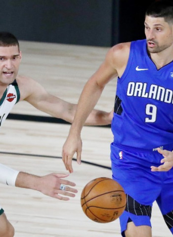 Milwaukee Bucks se mantiene en su particular pájara (122-110) [0-1]
