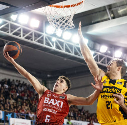 El Lenovo Tenerife alimenta en Manresa su sueño copero (73-76)