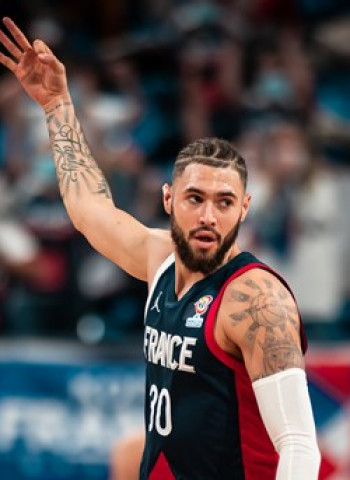 Un último parcial salva a Francia (73-67)