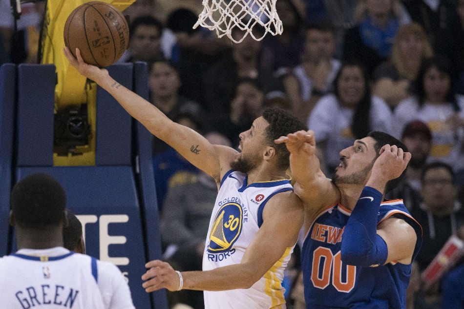LeBron alcanza los 30,000 pero los Cavs alargan su crisis