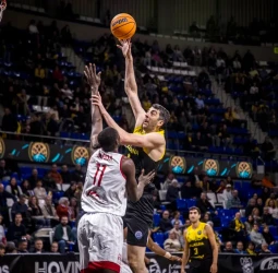 La Laguna Tenerife invicto, Baxi Manresa eliminado, 81-71
