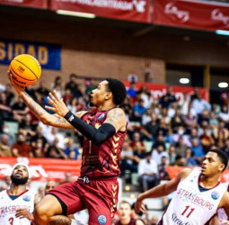 El UCAM Murcia gana con sufrimiento al Strasbourg (80-78)
