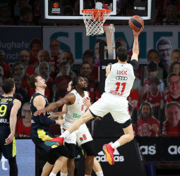 El Bayern recibe a Djordjevic y a dos ex jugadores del Fenerbahce